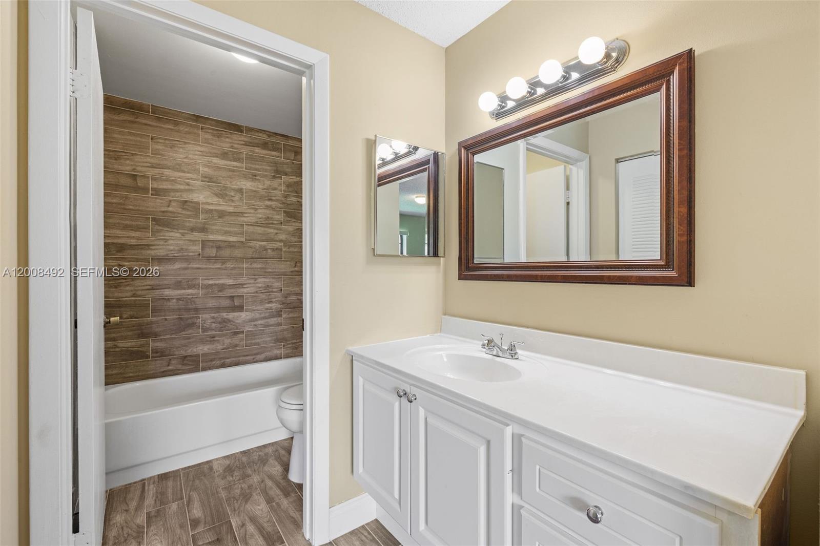 GOLDEN LAKES VILLAGE COND - Residential