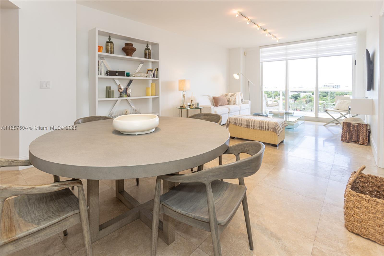 SOLIMAR CONDO - Residential