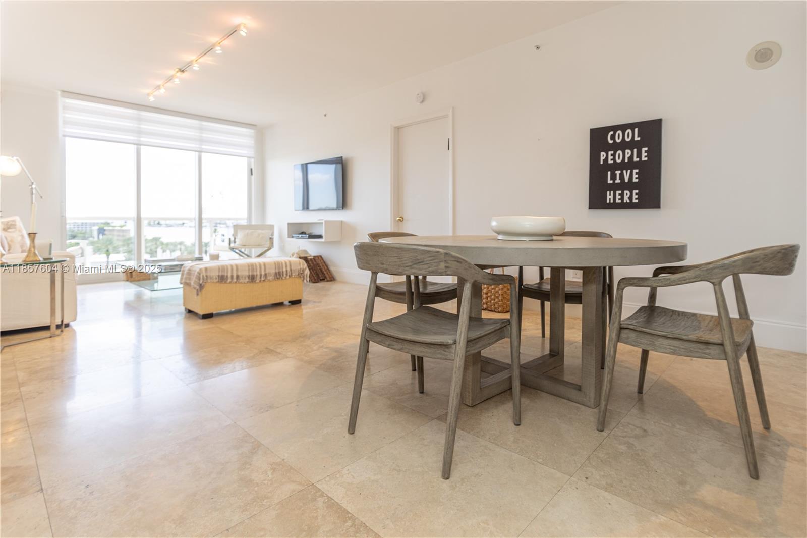 SOLIMAR CONDO - Residential