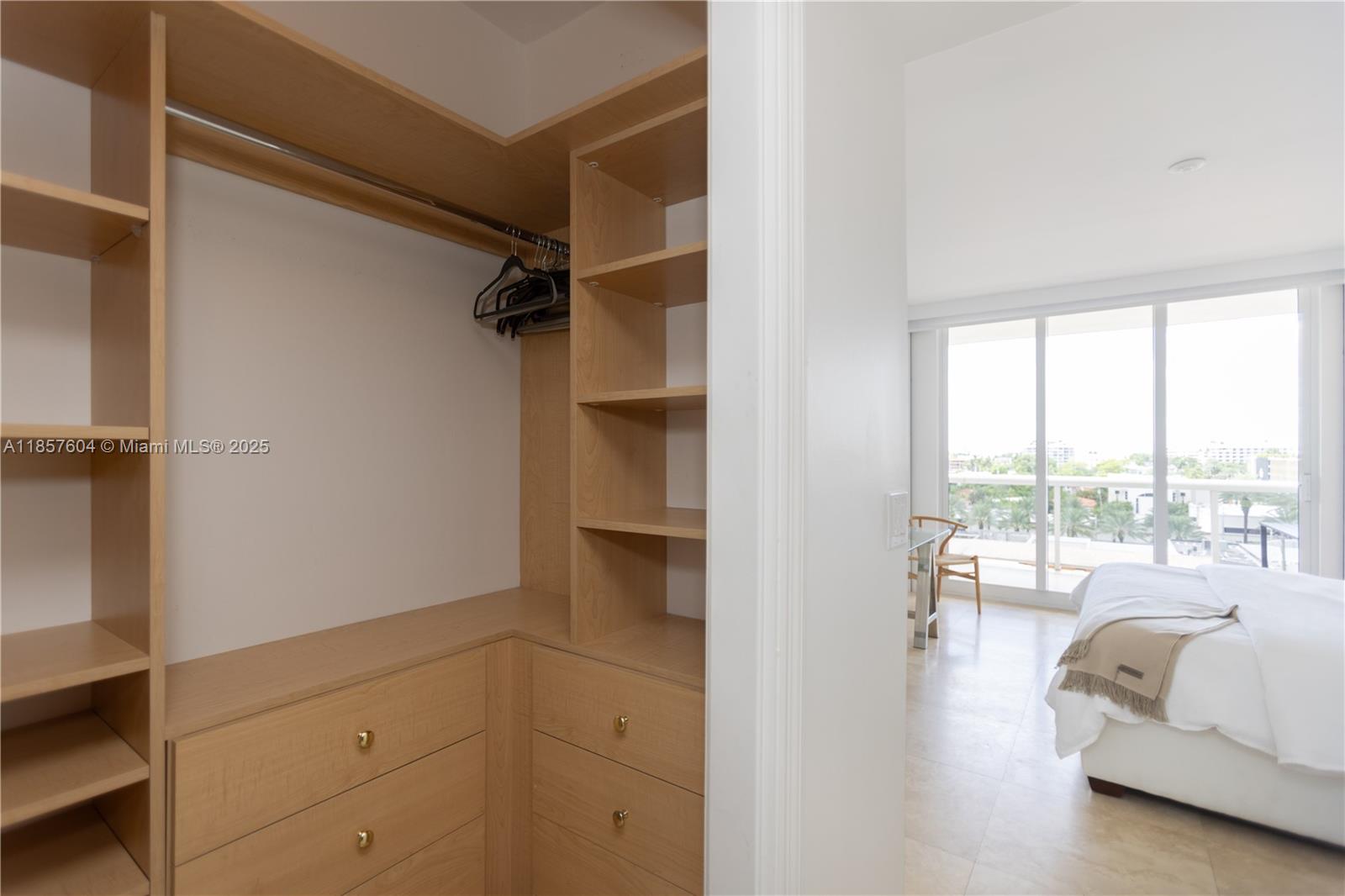 SOLIMAR CONDO - Residential