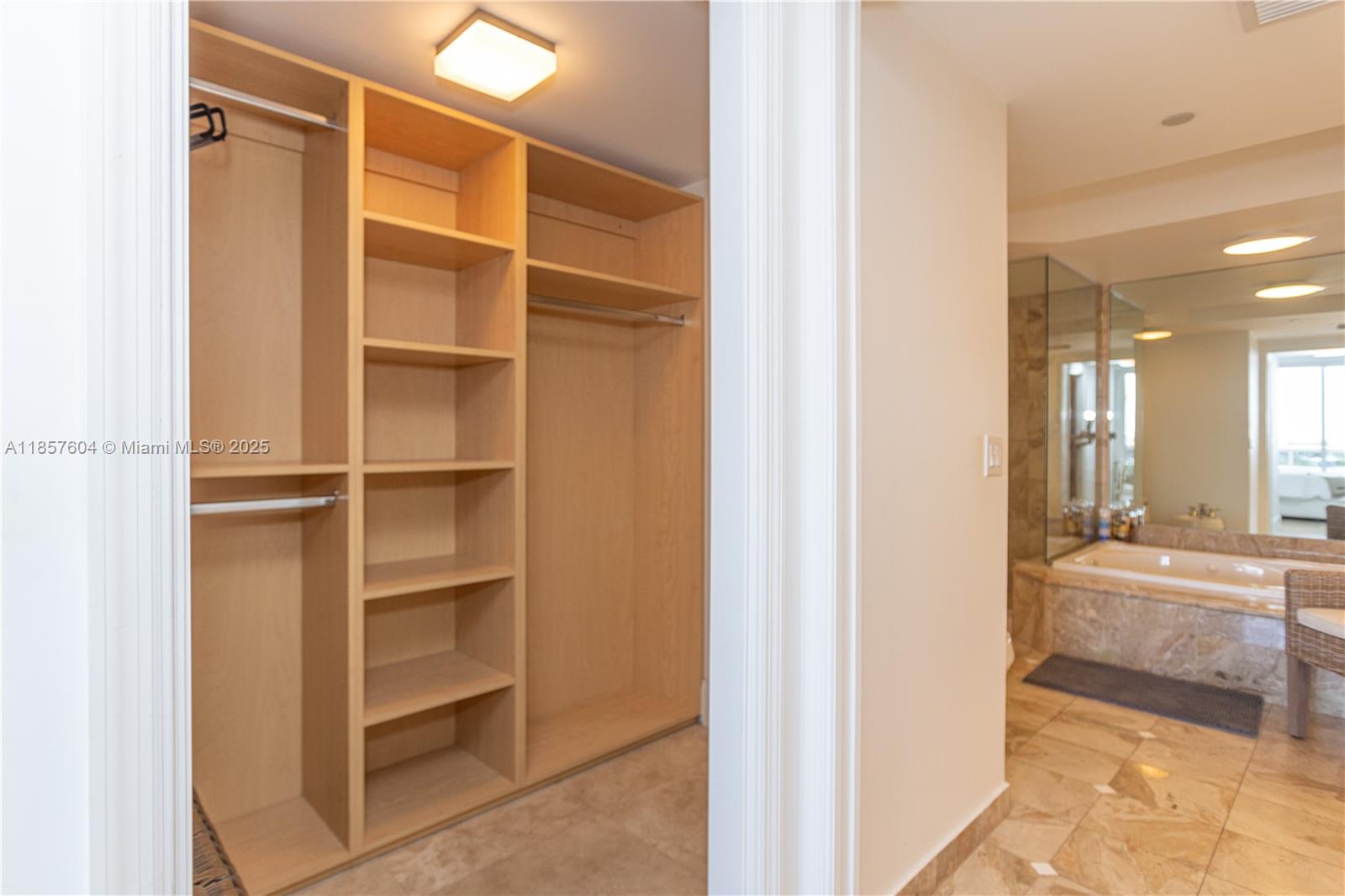 SOLIMAR CONDO - Residential