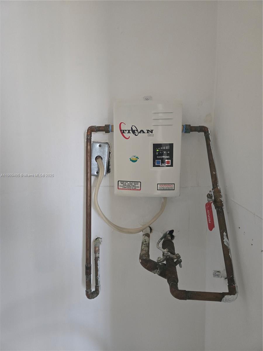 LANCASTER AT CENTURY VILL - Residential