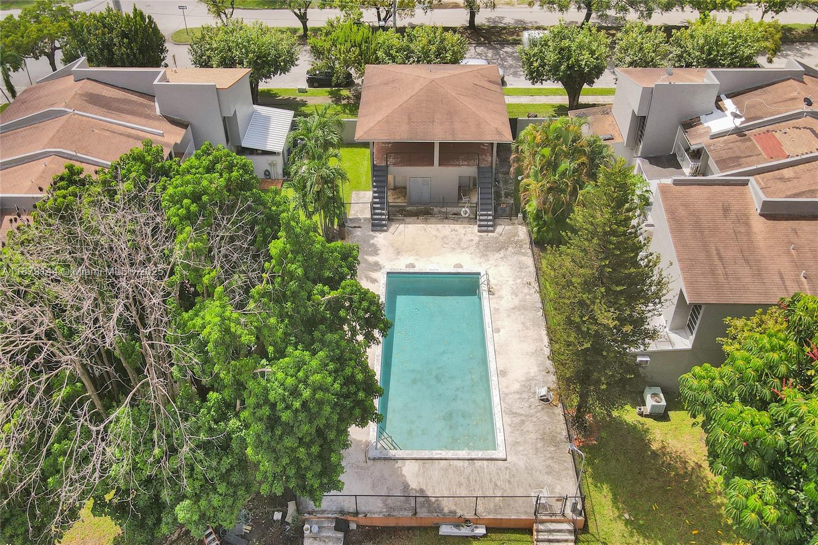 BILTMORE CLUB VILLAS TOWN - Residential