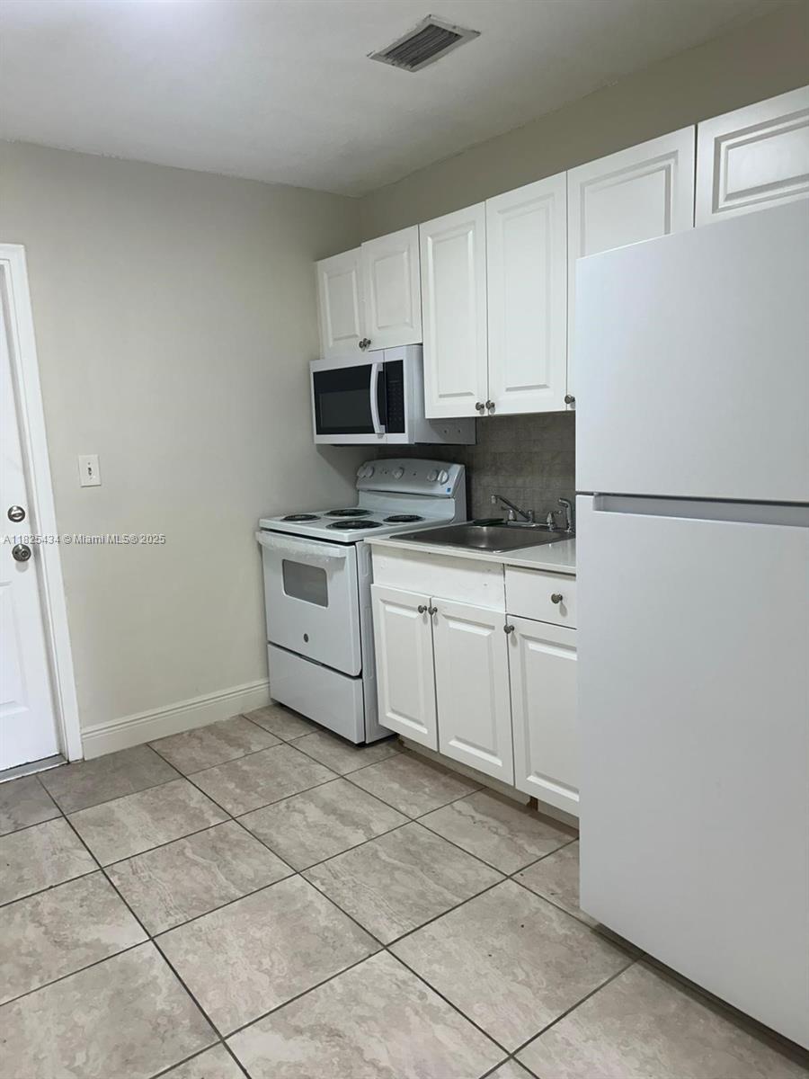 2 beds 1 bath in west park, residence features fresh paint throughout and brand-new appliances.