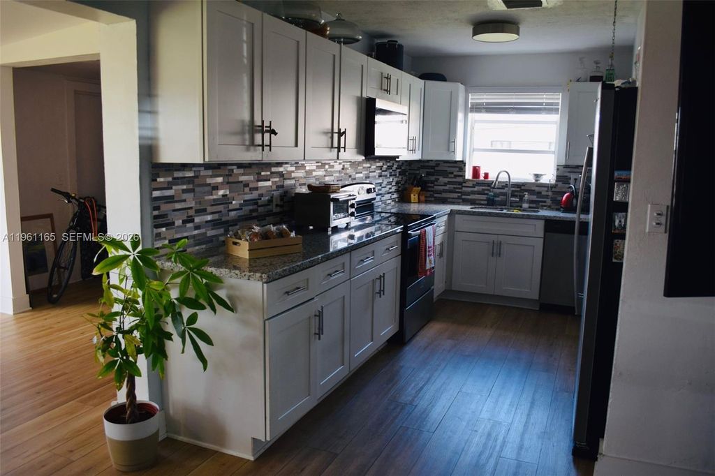 Photo of 4155 NW 12th Ter, Oakland Park, FL 33309 (MLS # A11961165)