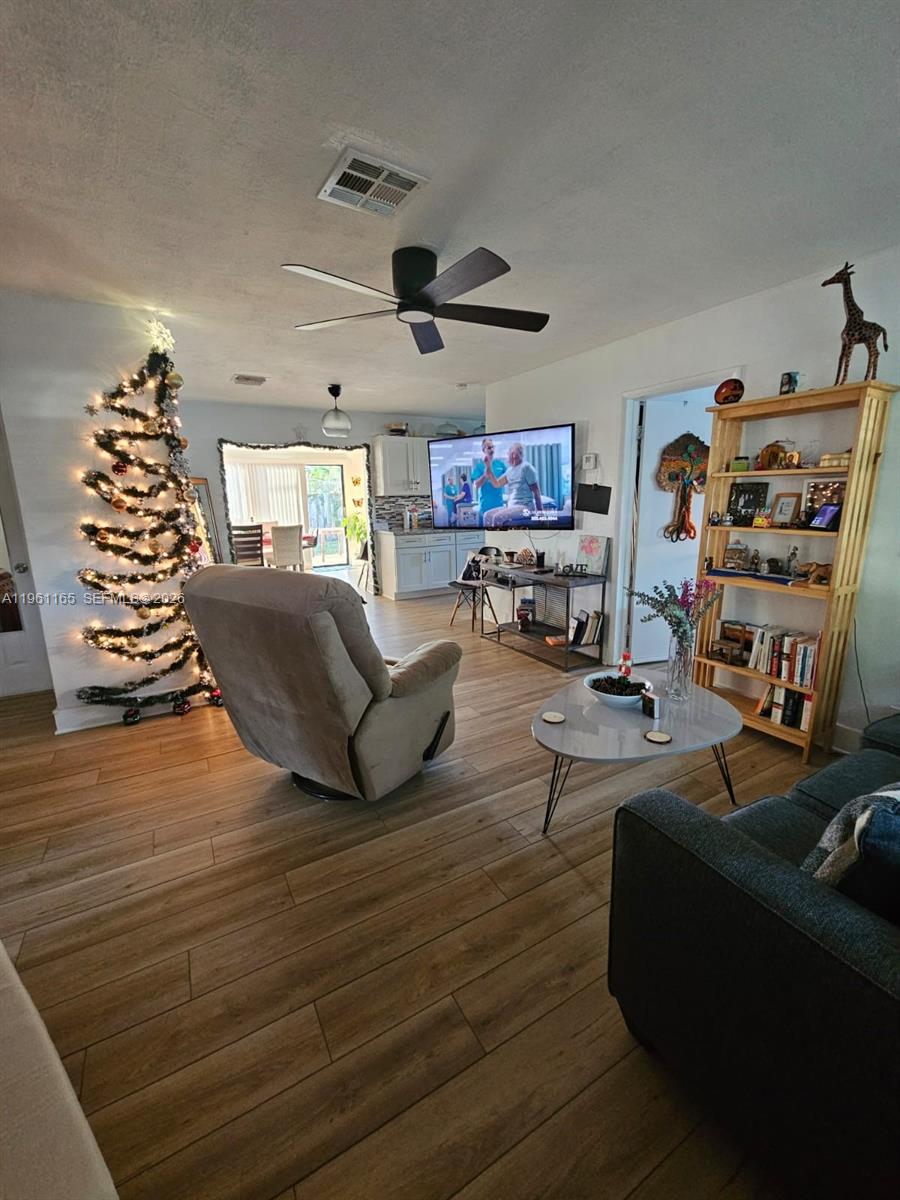 TWIN LAKES HOMES SEC 4 - Residential