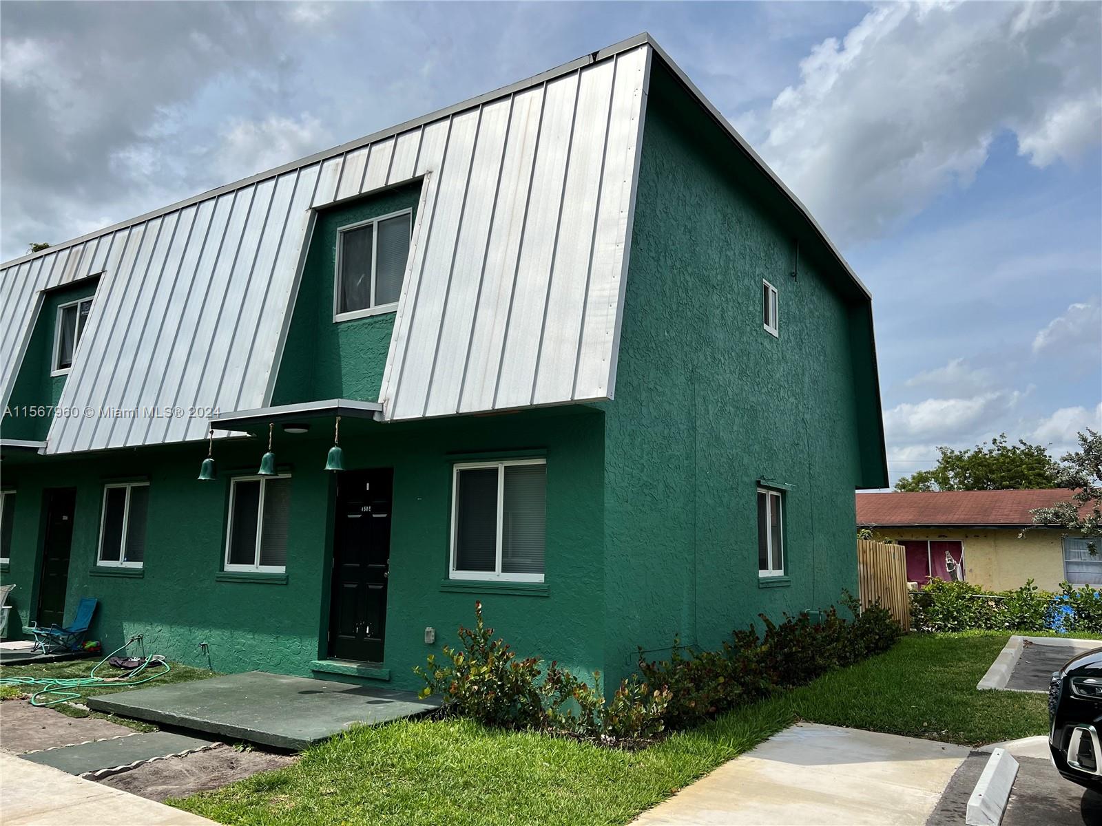 PALM BEACH FARMS CO 7 - Residential Lease