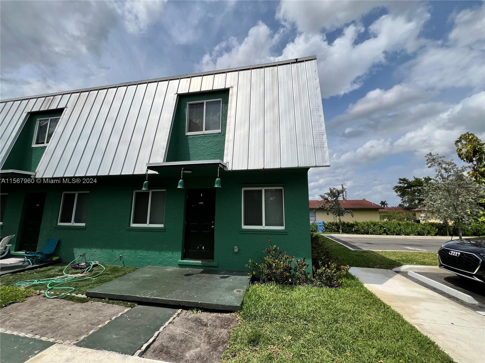 PALM BEACH FARMS CO 7 - Residential Lease