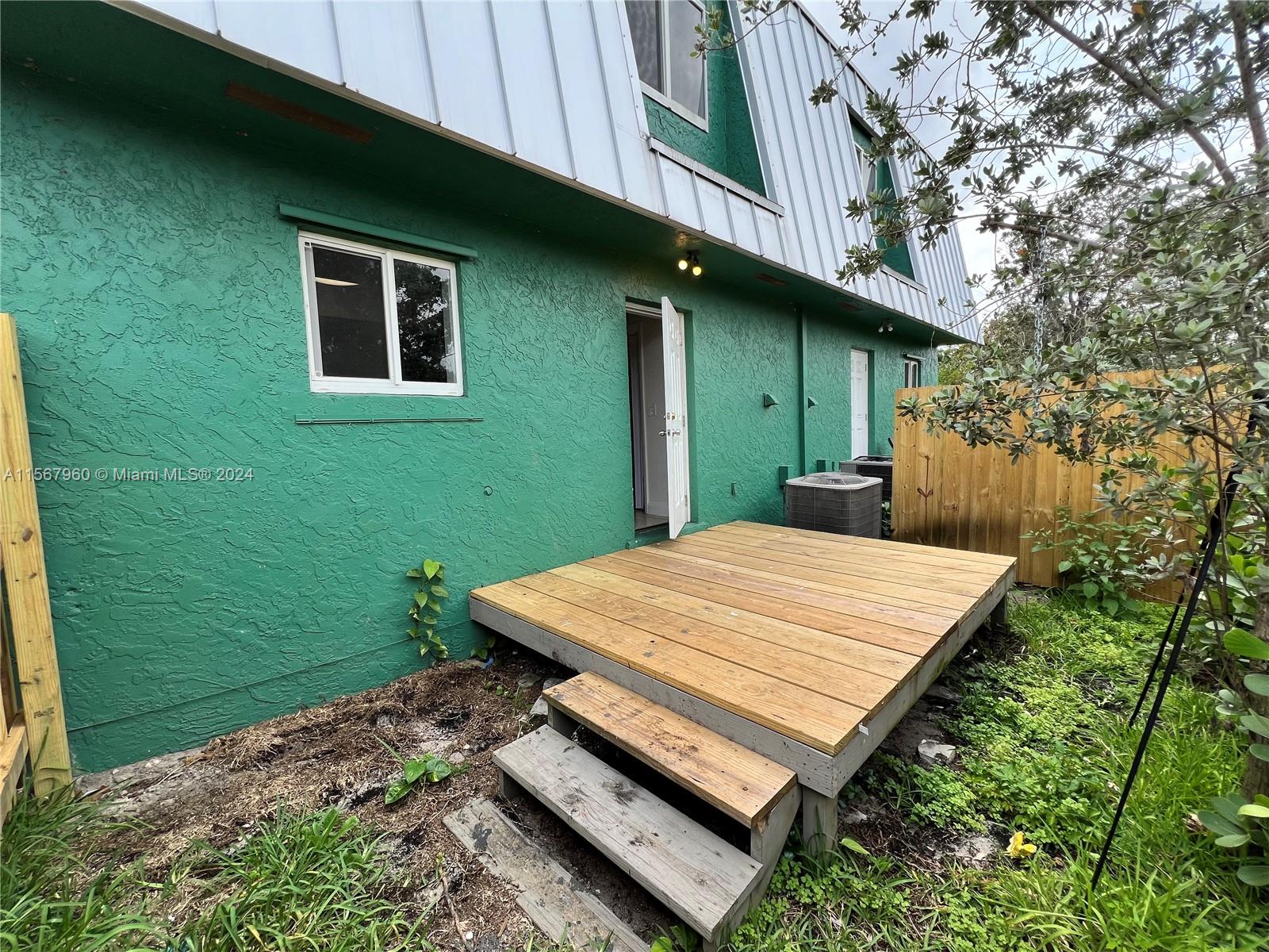 PALM BEACH FARMS CO 7 - Residential Lease