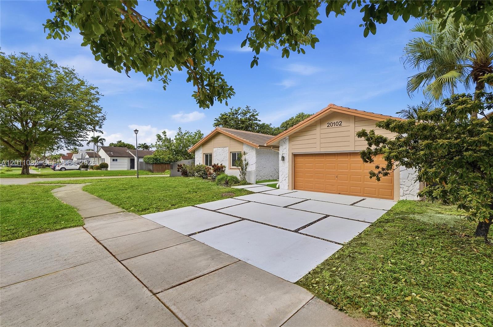 COUNTRY LAKE MANORS SEC 2 - Residential