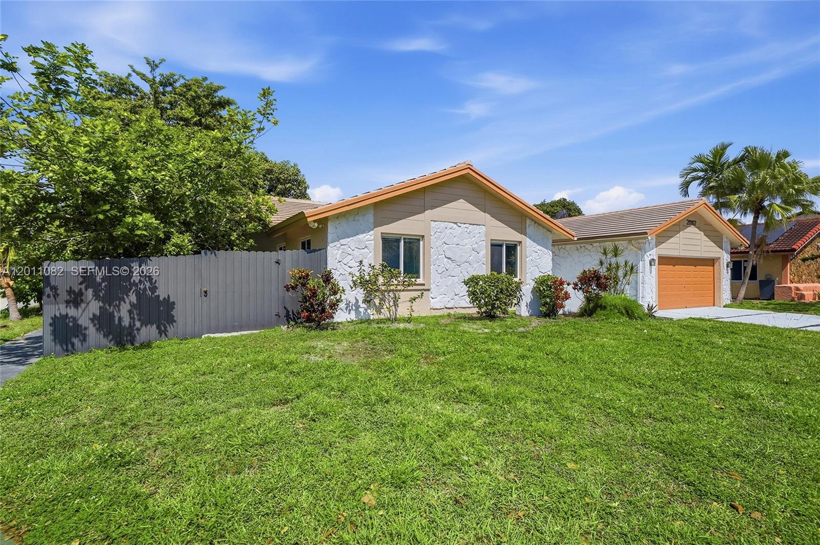 COUNTRY LAKE MANORS SEC 2 - Residential