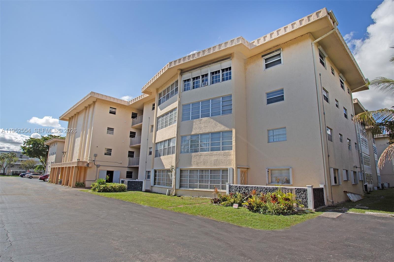 PEARL CONDO - Residential