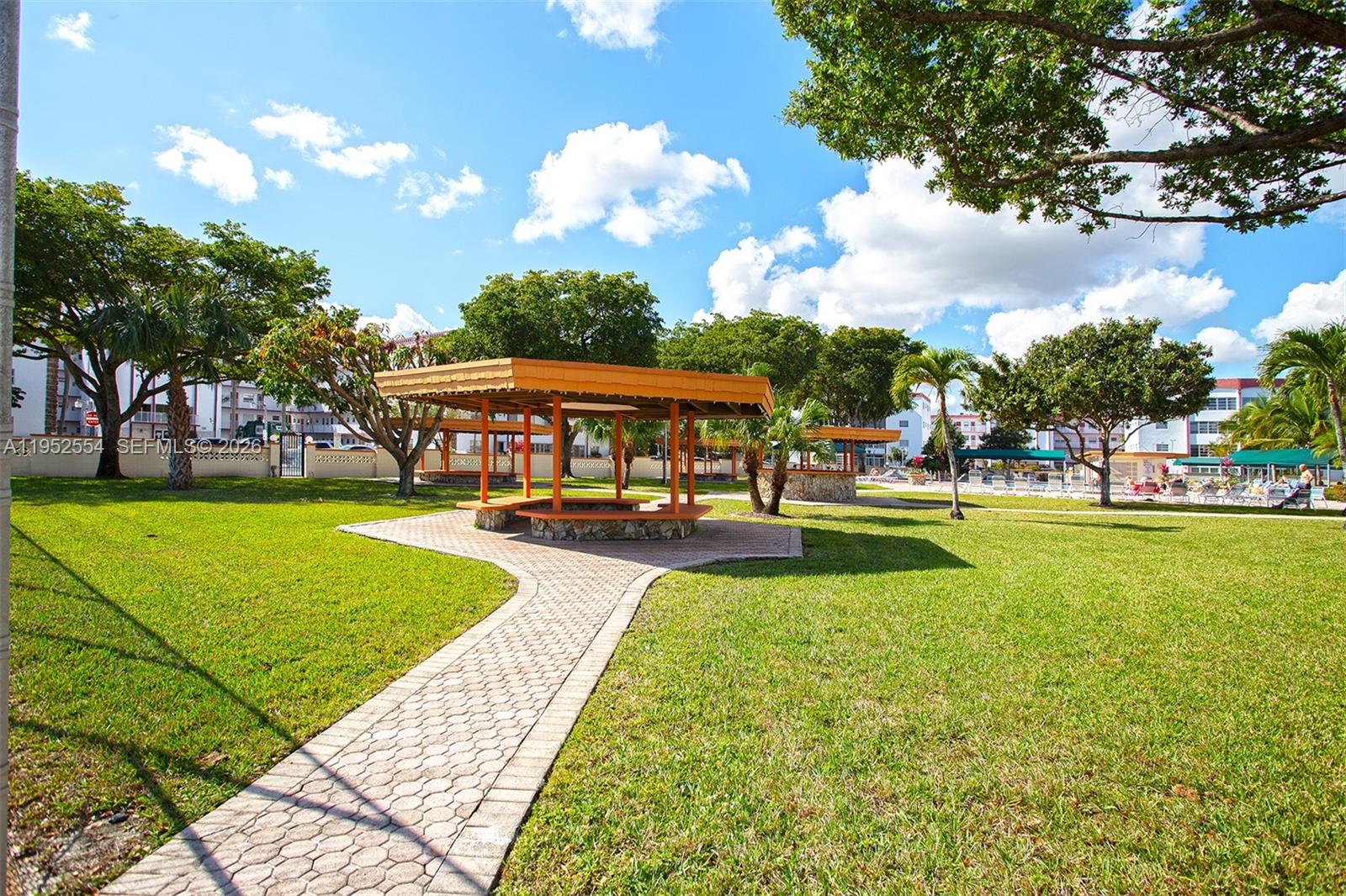 PEARL CONDO - Residential