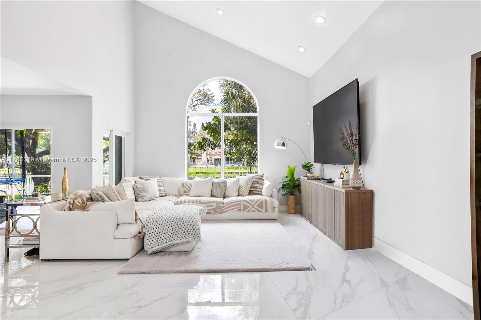 10360 NW 11th St
