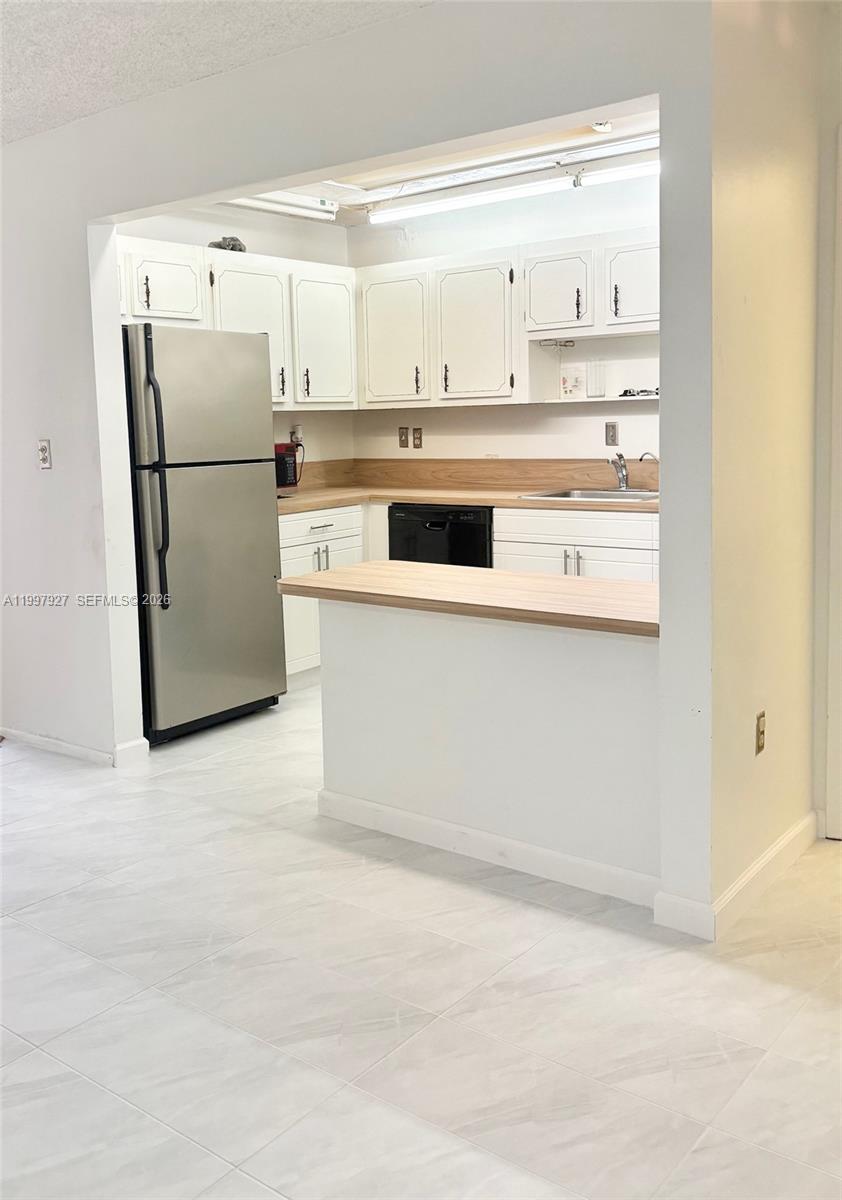 OMEGA CONDO NO 4 - Residential Lease