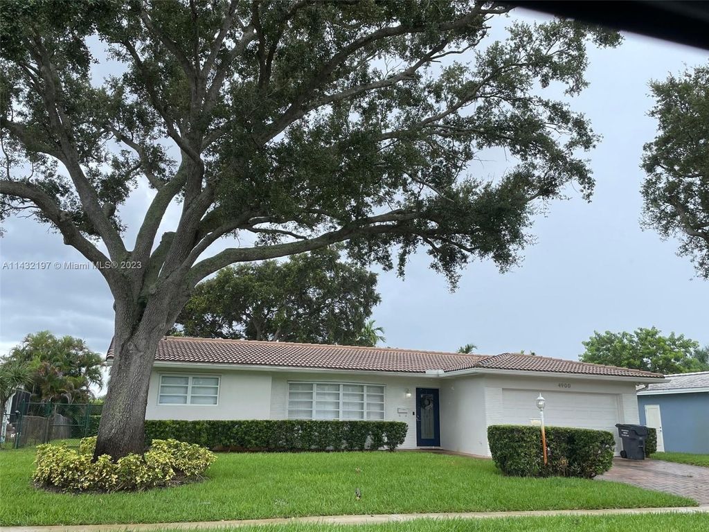 Photo of Hollywood, FL 33021 (MLS # A11432197)