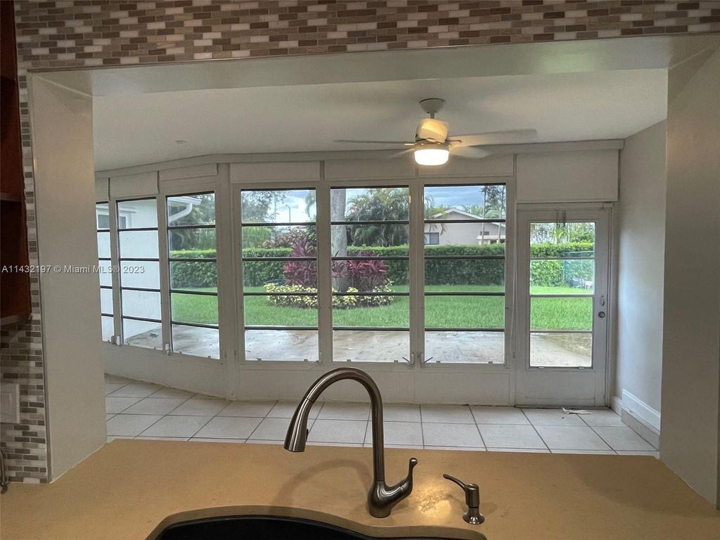 Photo of Hollywood, FL 33021 (MLS # A11432197)