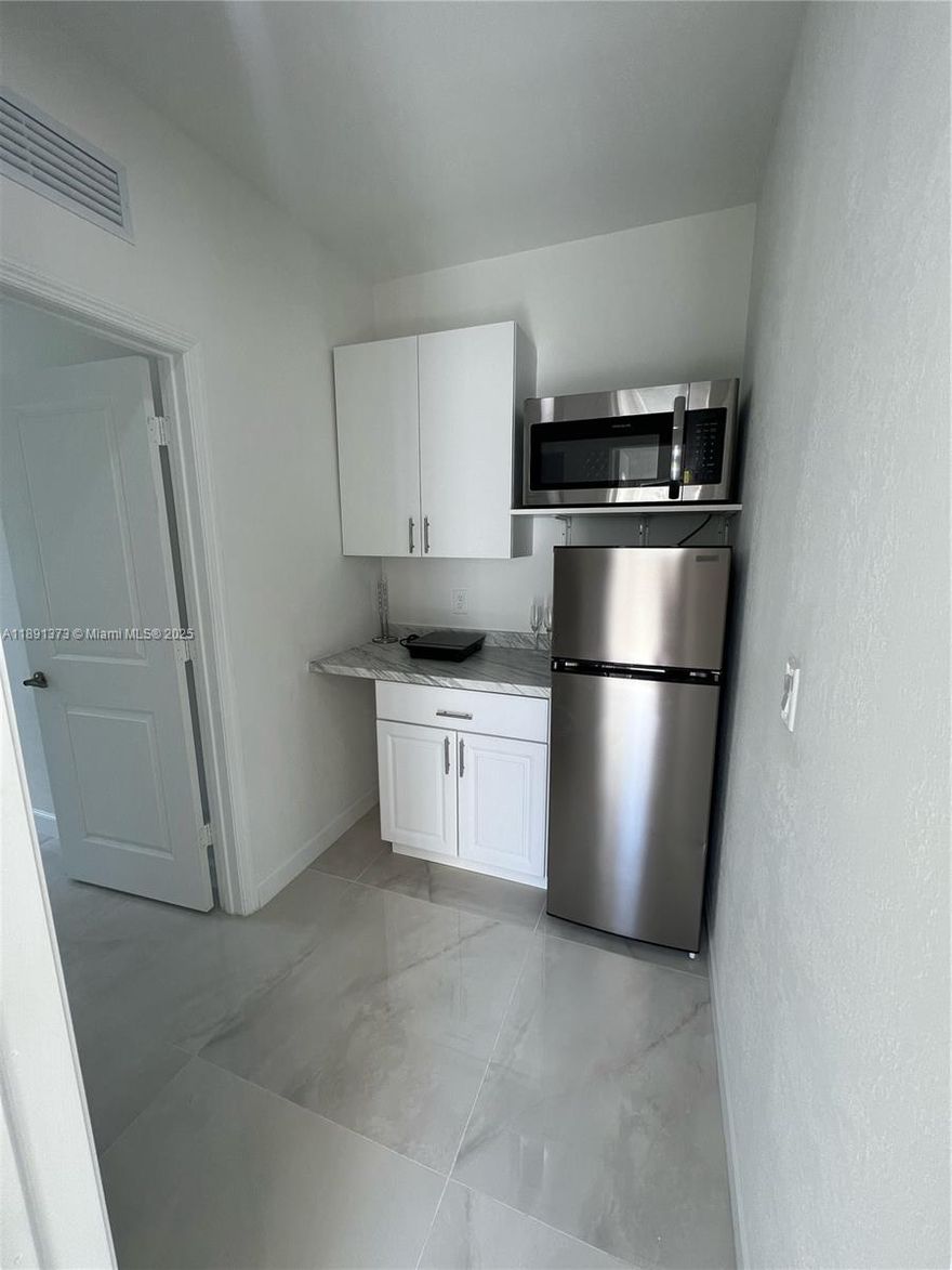 Brand New 1-Bedroom Efficiency – All Utilities Included (Water, Electricity, and WIFI)! Comfortable, private, and affordable! This freshly remodeled 1-bedroom, 1-bathroom efficiency unit is perfect for a single tenant or couple looking for a cozy and convenient living space. Find yourself with your very own private entrance with a private patio/outdoor area. Located in a quiet area, the unit features a private entrance, included appliances, and all utilities covered—no hidden fees or extra bills. ONLY 1st month and one security deposit is required!
*No Washer/Dryer* *No pets*