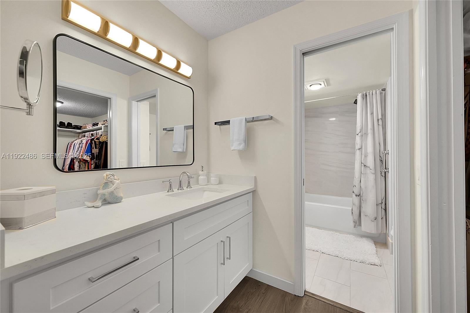 LAKESIDE CONDO 2 OF BANYA - Residential