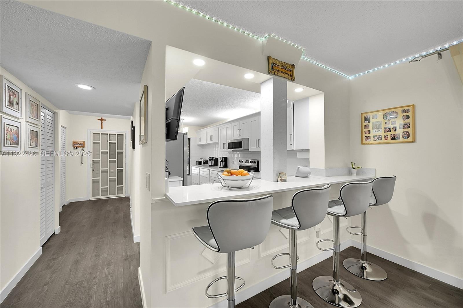 LAKESIDE CONDO 2 OF BANYA - Residential