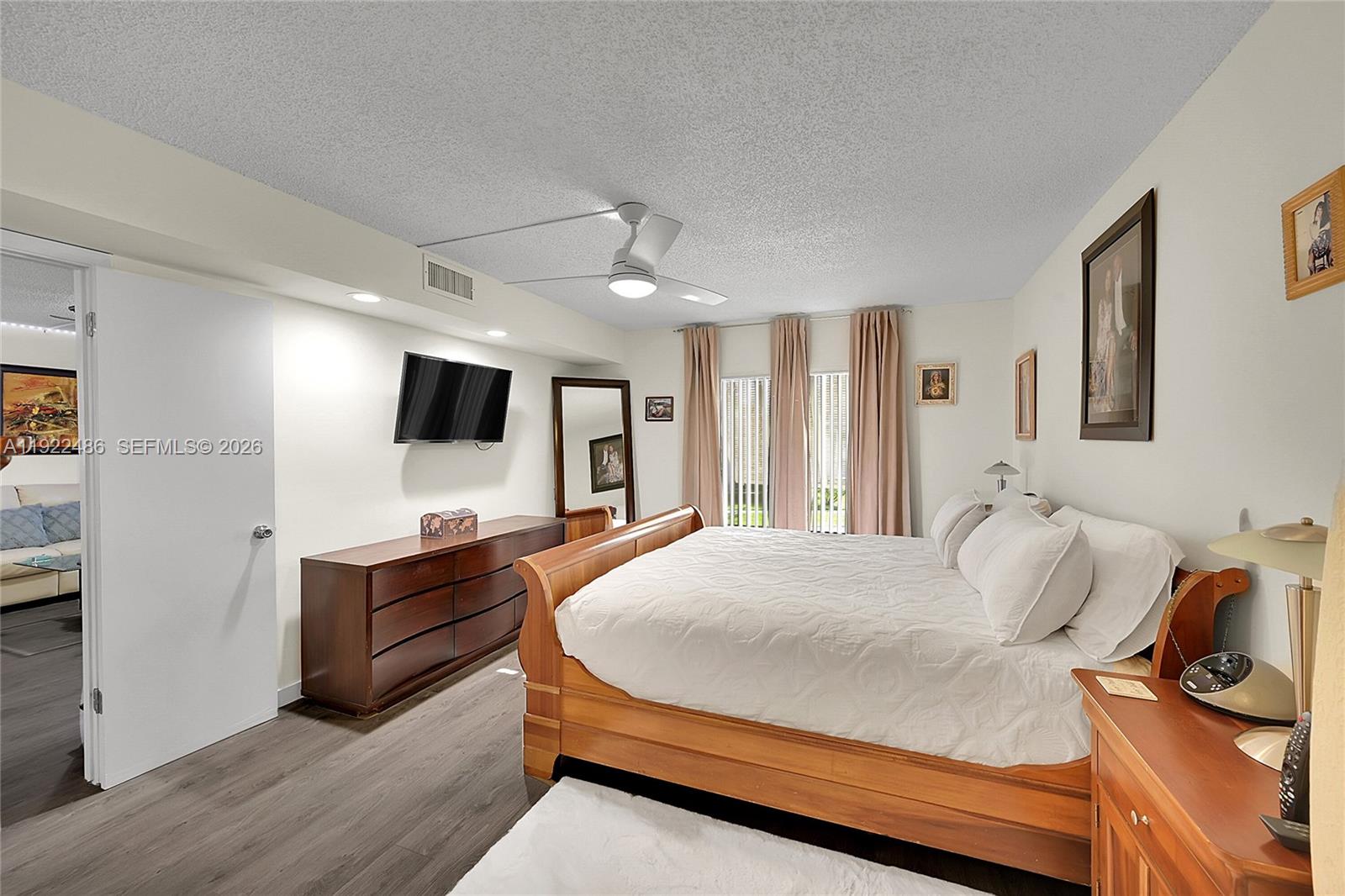 LAKESIDE CONDO 2 OF BANYA - Residential