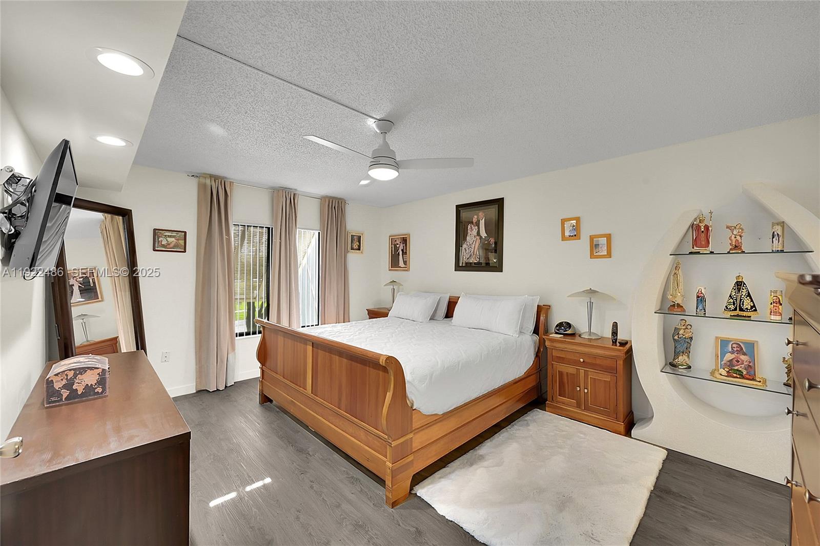 LAKESIDE CONDO 2 OF BANYA - Residential