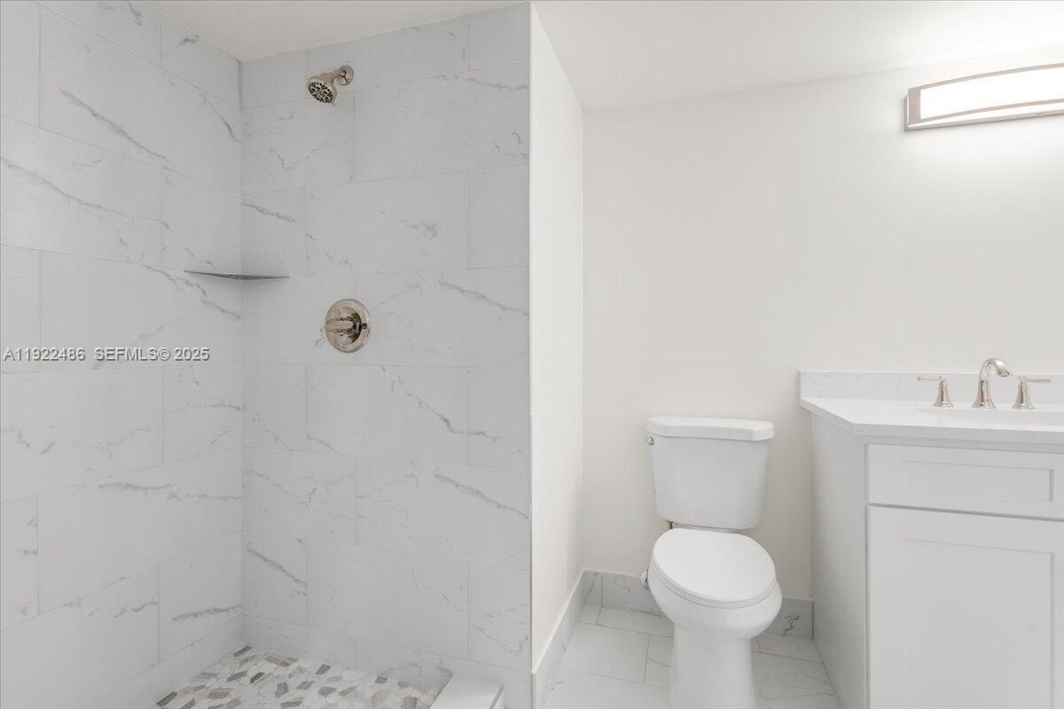 LAKESIDE CONDO 2 OF BANYA - Residential