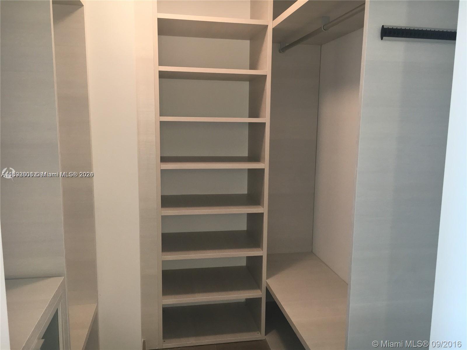REACH CONDO - Residential