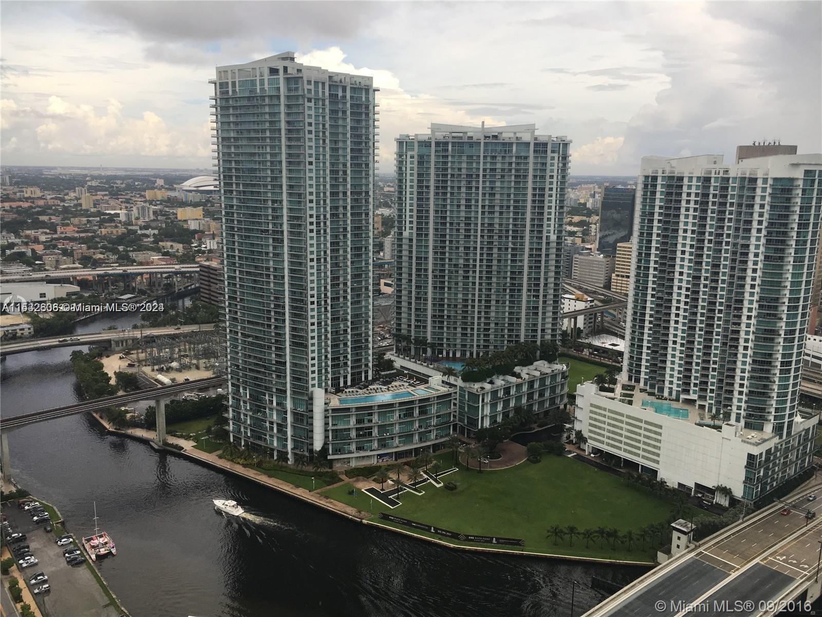 REACH CONDO - Residential