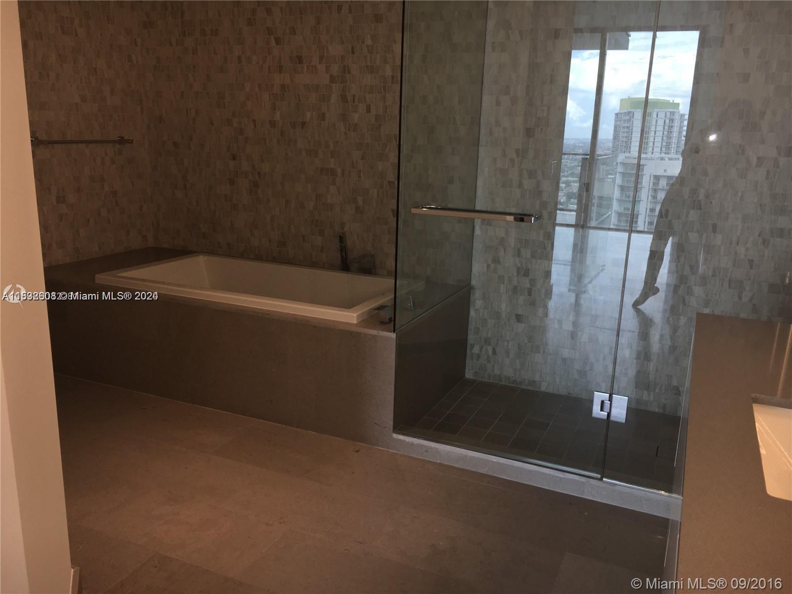 REACH CONDO - Residential