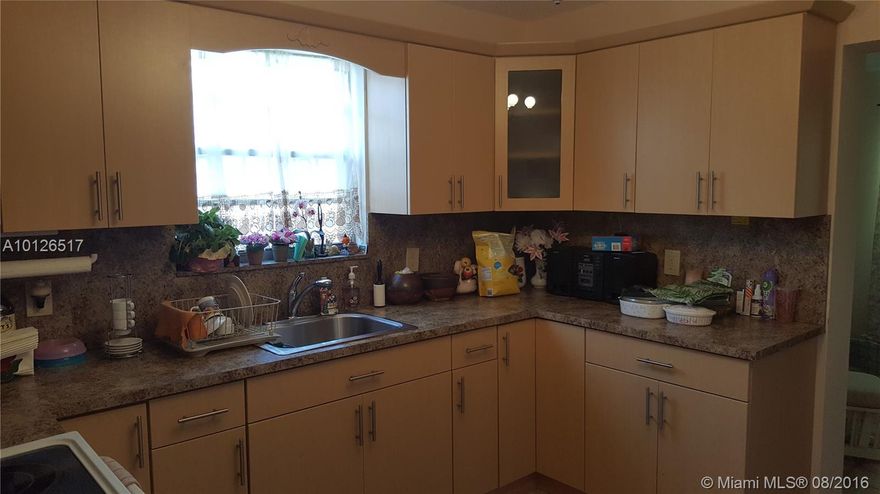 Beautiful house in good conditions close to Brickell financial district , Downtown, Airport and Expressways. Easy to show please call listing Agent