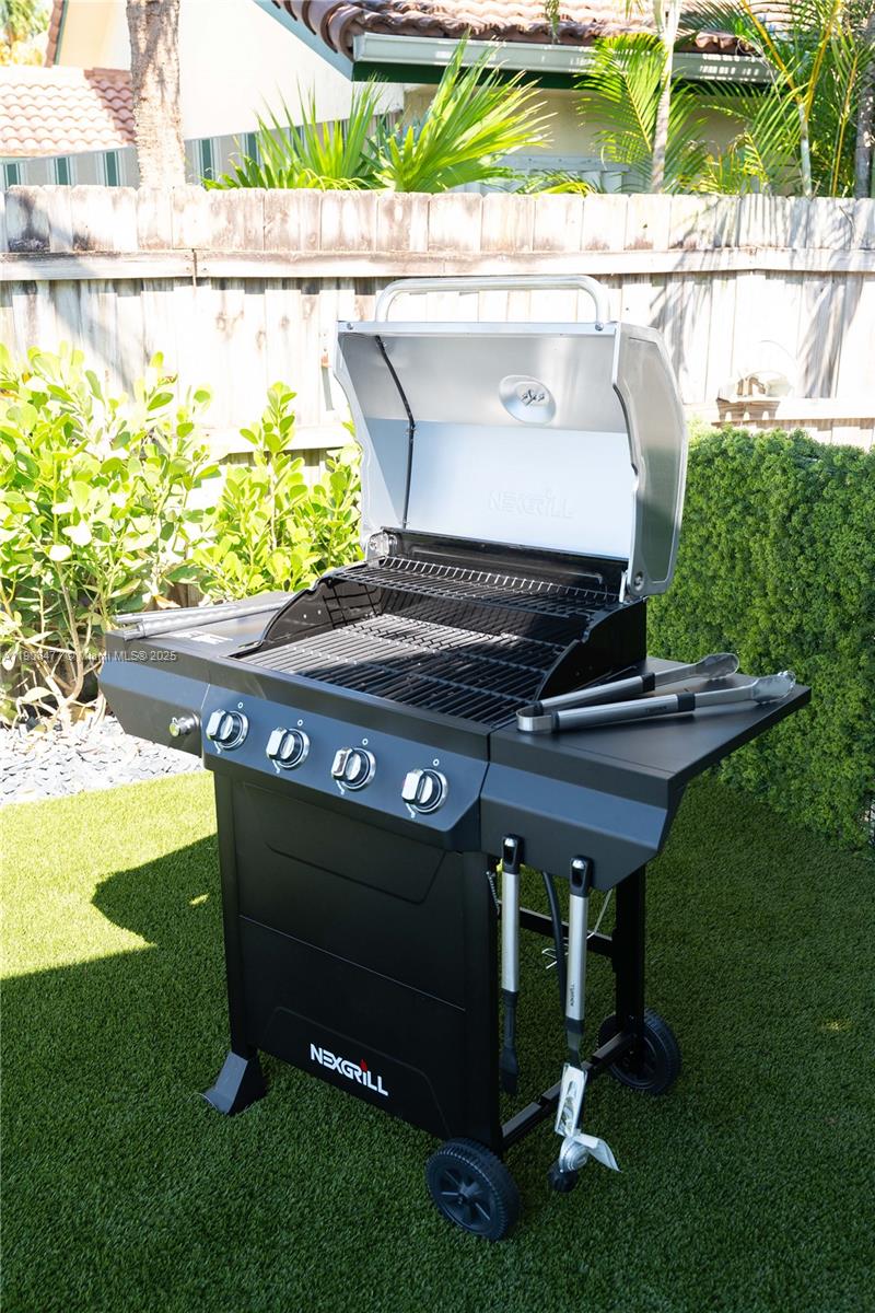 POMPANO BEACH PARK - Residential Lease