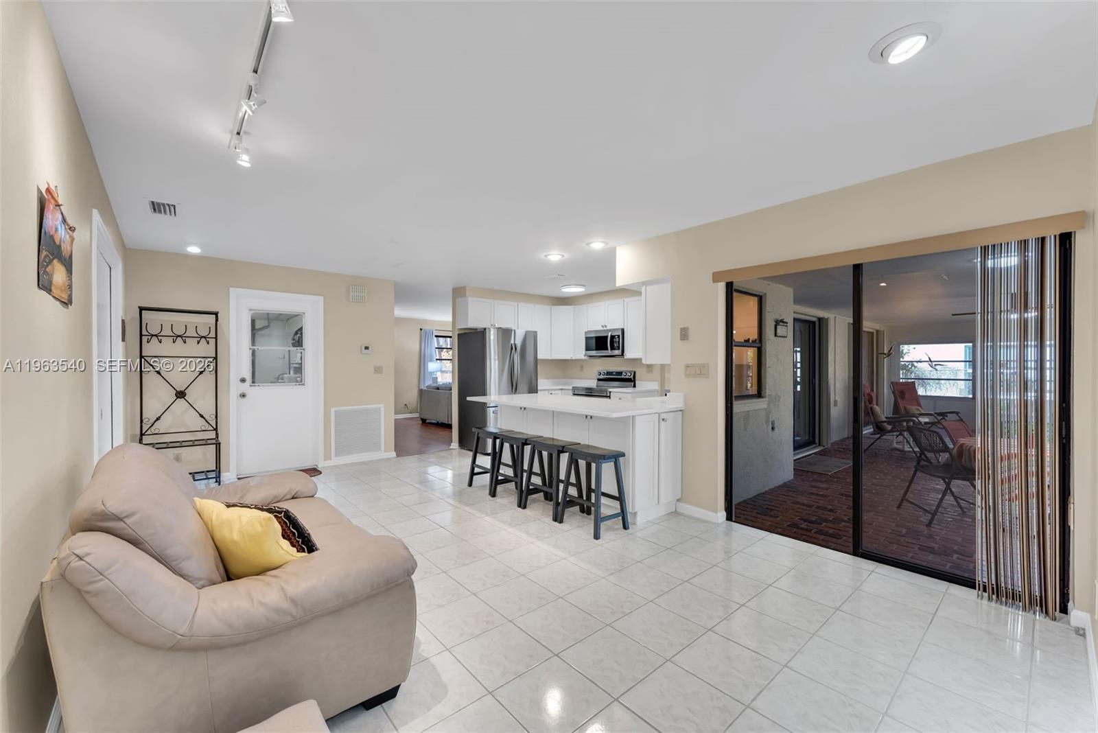 HILLSBORO PINES SEC - Residential