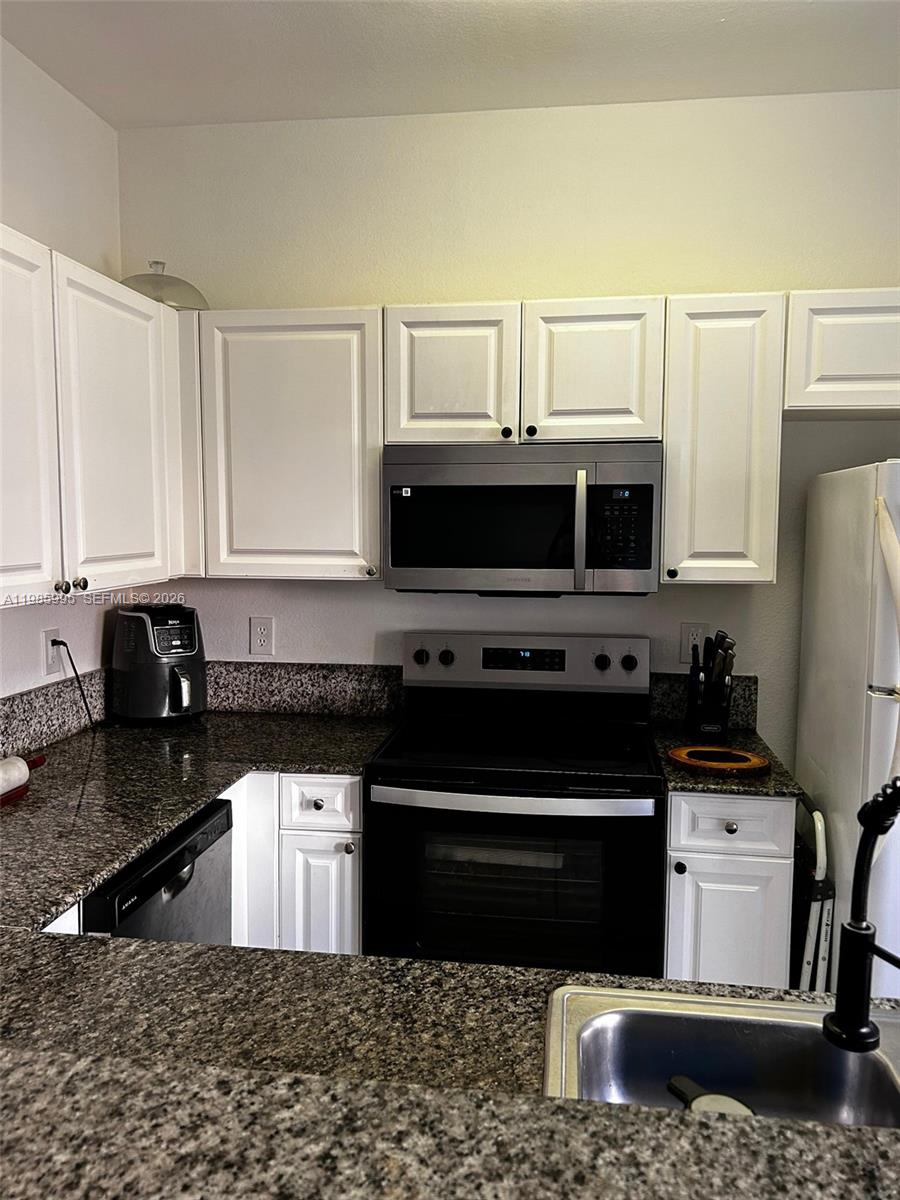 LEEWARD AT ISLANDS AT DOR - Residential Lease