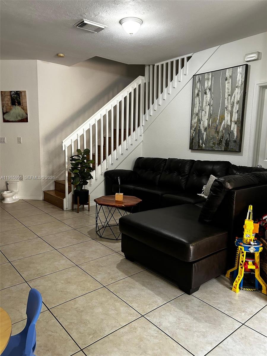 LEEWARD AT ISLANDS AT DOR - Residential Lease