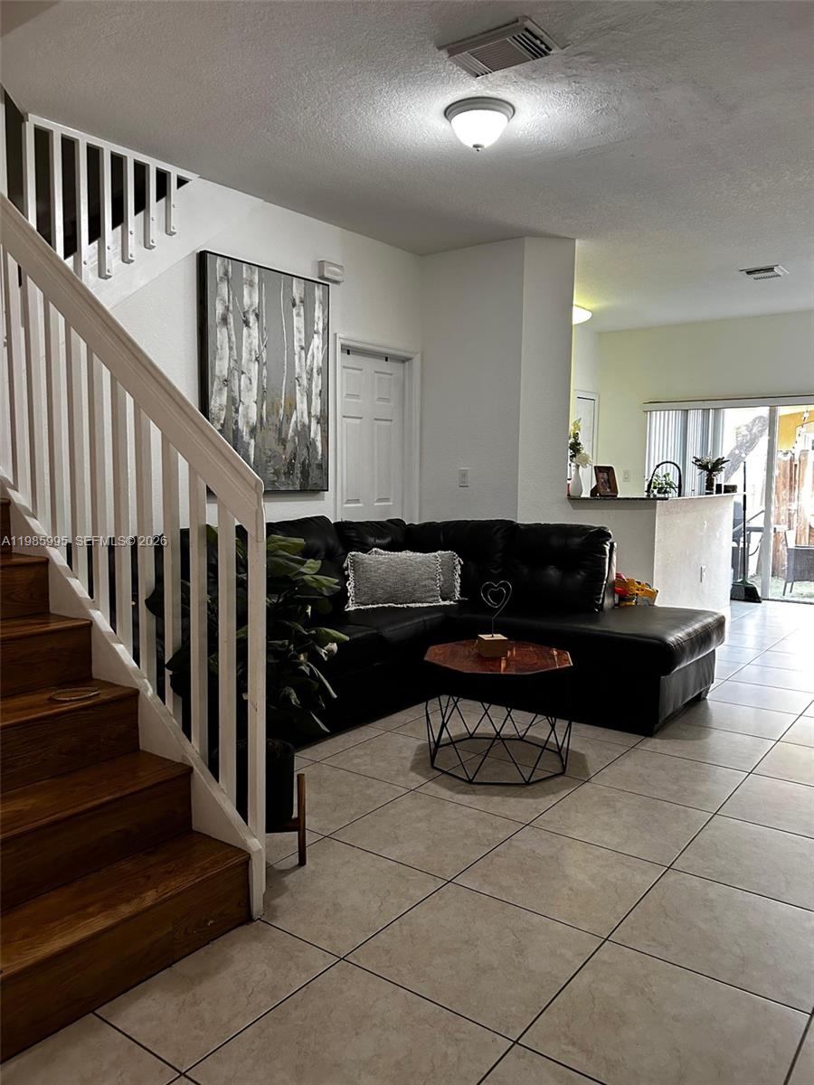 LEEWARD AT ISLANDS AT DOR - Residential Lease