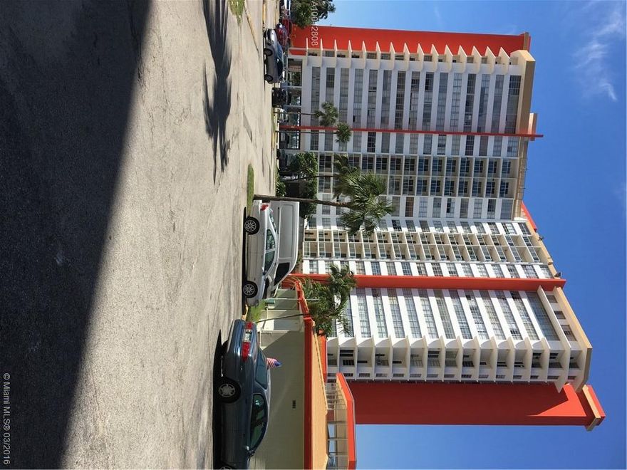 Beautiful 1/1 apartment located in Buckley Towers. close to US-1, I-95, Shops and restaurants. Feel the spacious when you get in. Bedroom has "His" and "Her" Closets.