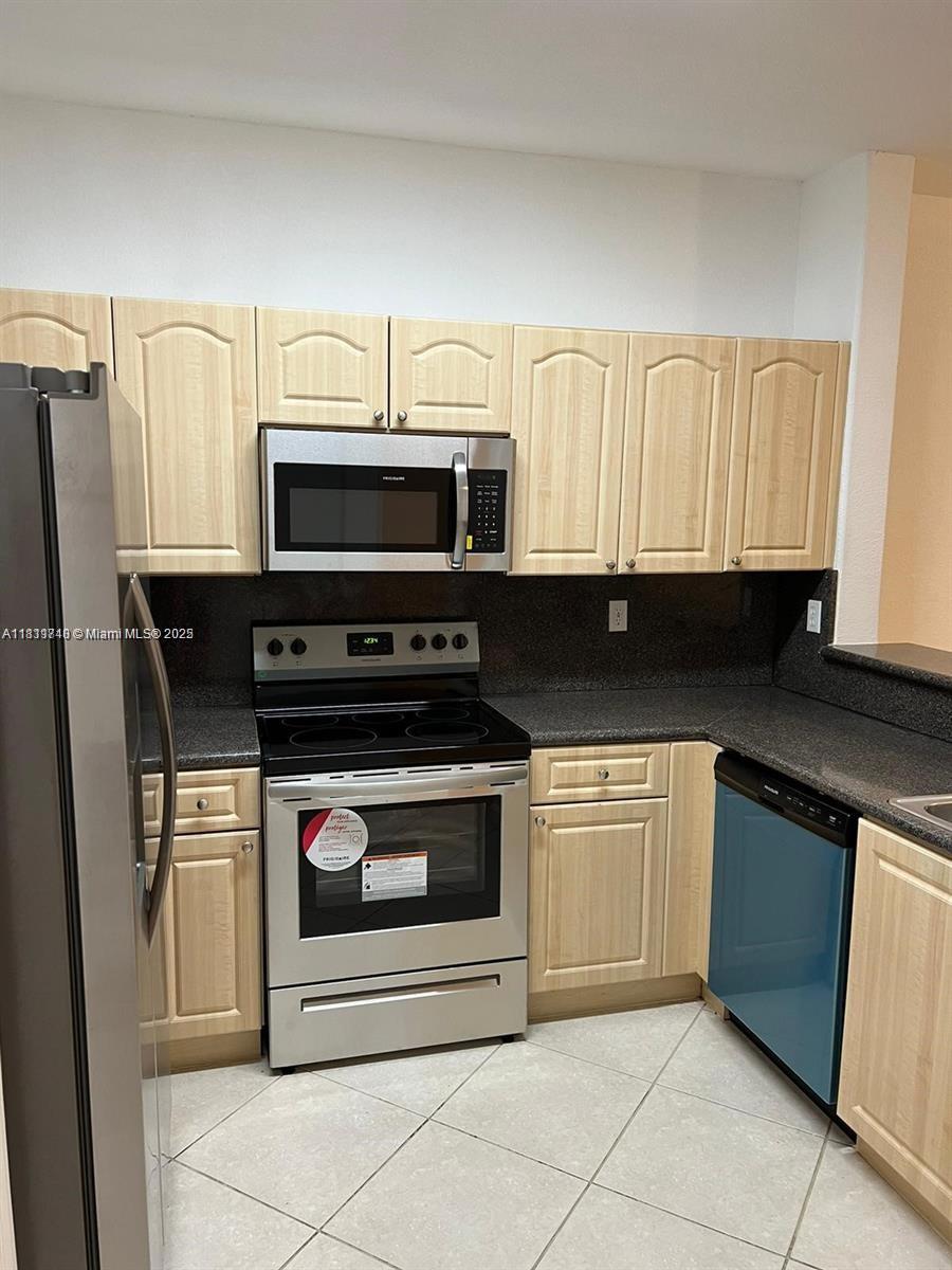 2758 Se 17th Ave 102, Homestead, Miami-Dade County, Florida - 3 Bedrooms  
2 Bathrooms - 