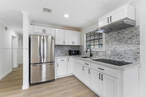 1448 W 32nd St Riviera Beach FL 33404