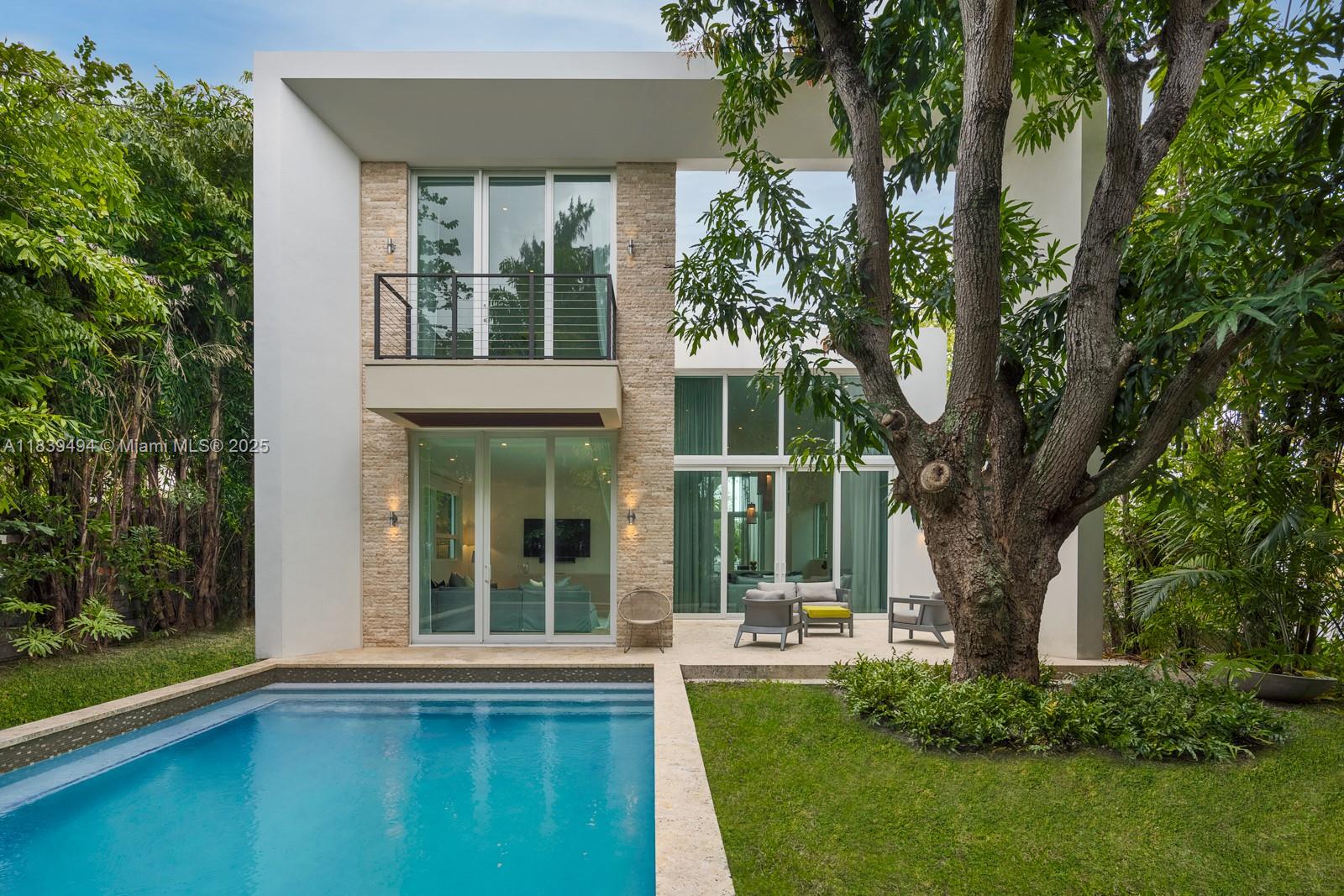 335 W 46th St