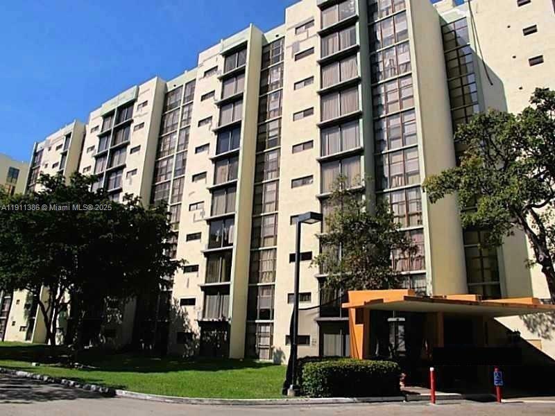 PLAZA OF AMERICAS CONDO P - Residential Lease