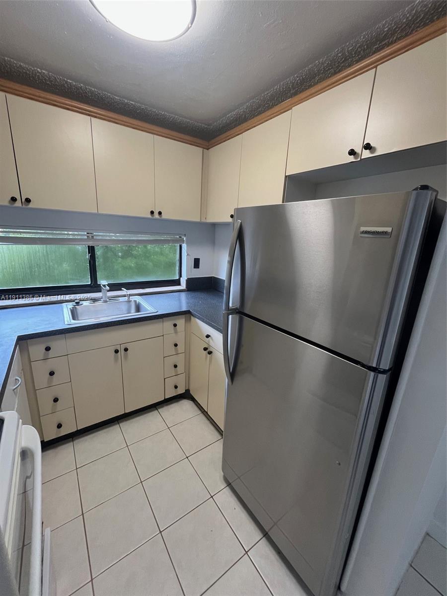 PLAZA OF AMERICAS CONDO P - Residential Lease