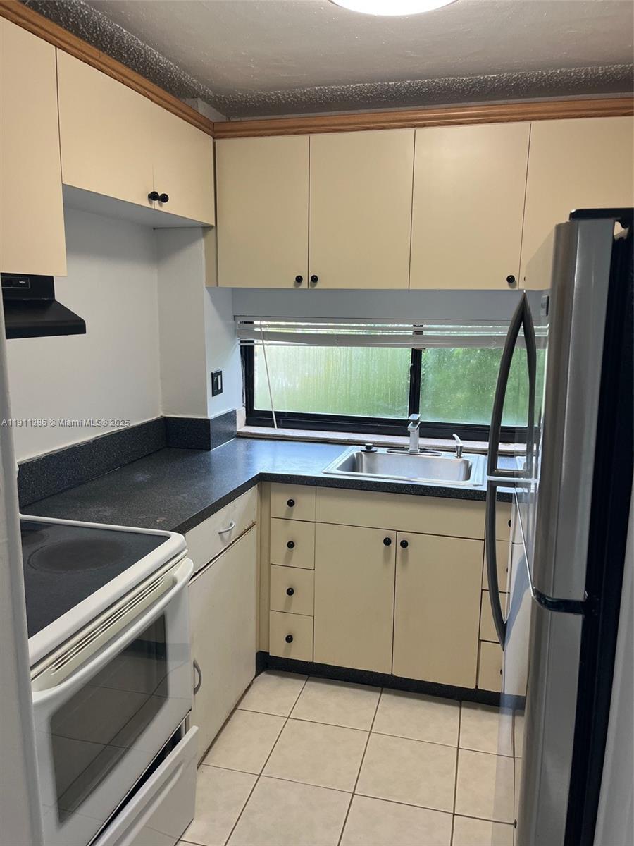 PLAZA OF AMERICAS CONDO P - Residential Lease