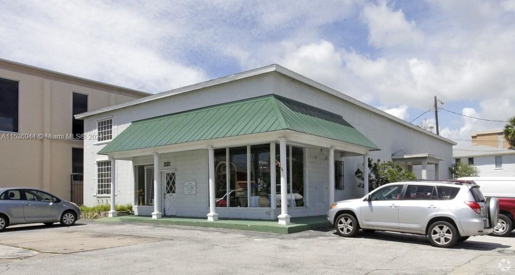 Photo of 221 N Us Highway 1, Fort Pierce, FL 34950 (MLS # A11536944)