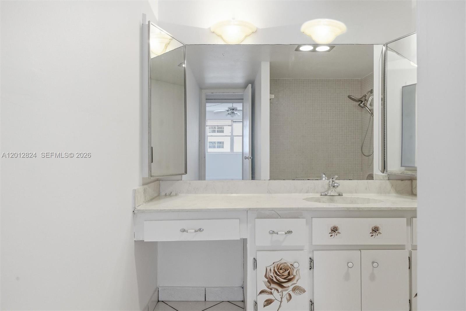 GOLDEN SAILS CONDO - Residential