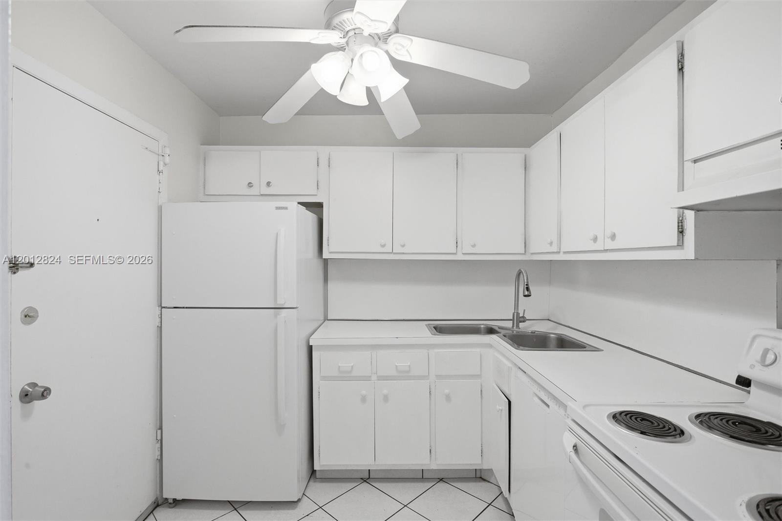 GOLDEN SAILS CONDO - Residential