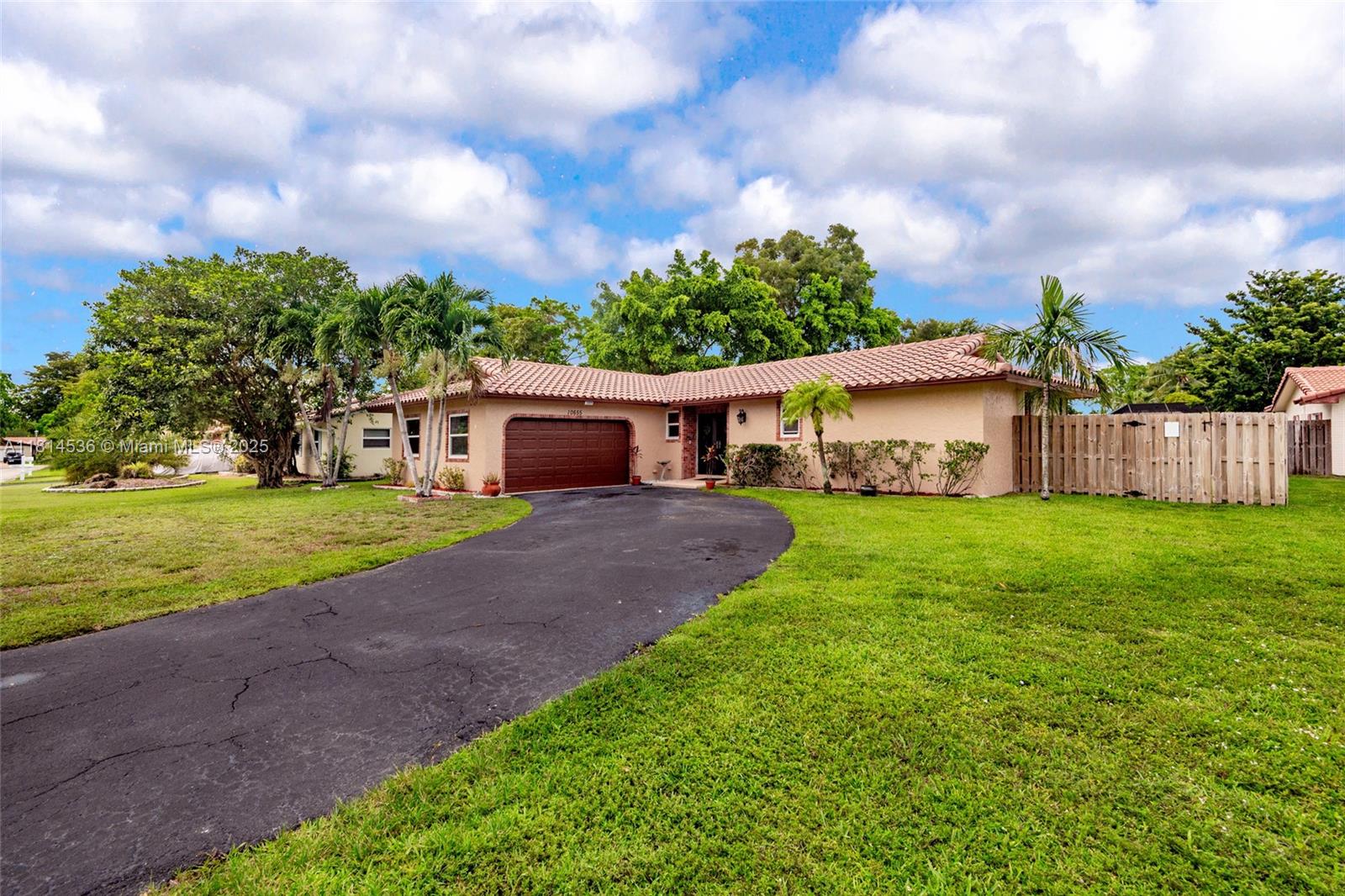 Property for Sale at 10655 Nw 42nd Dr, Coral Springs, Broward County, Florida - Bedrooms: 3 
Bathrooms: 2  - $585,000
