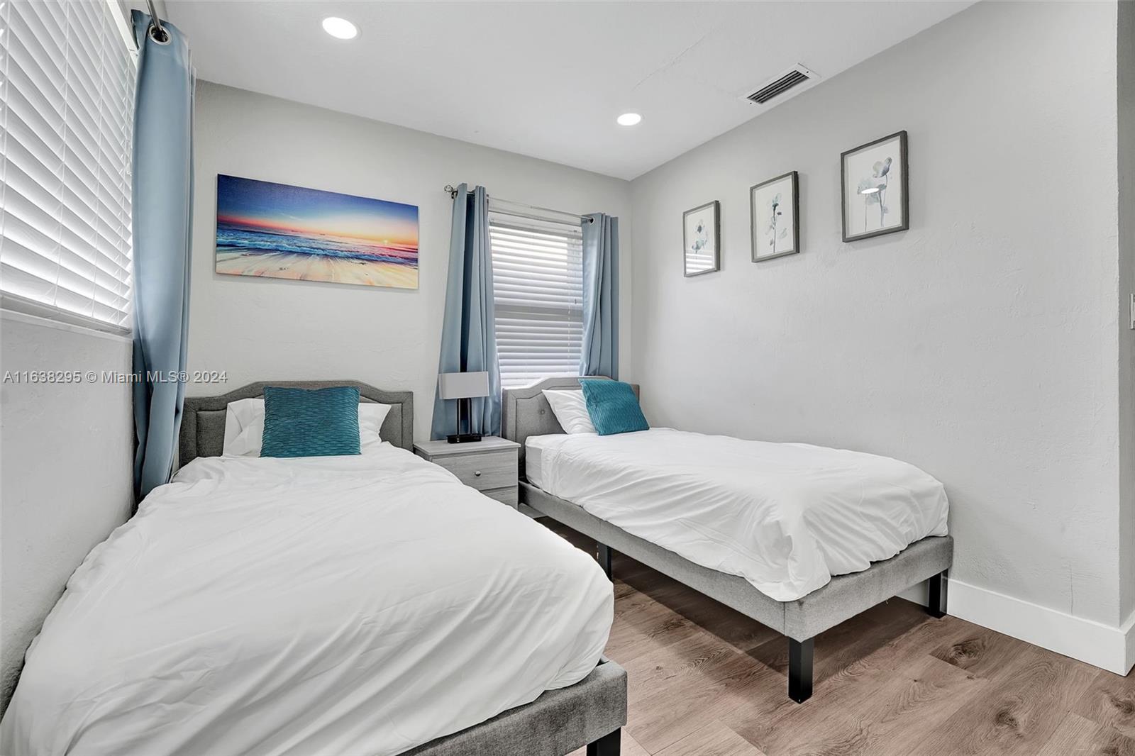 LAUDERDALE VILLAS - Residential