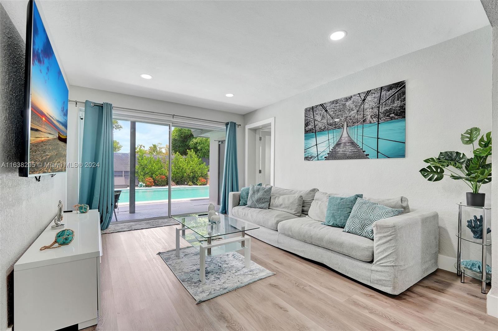 LAUDERDALE VILLAS - Residential