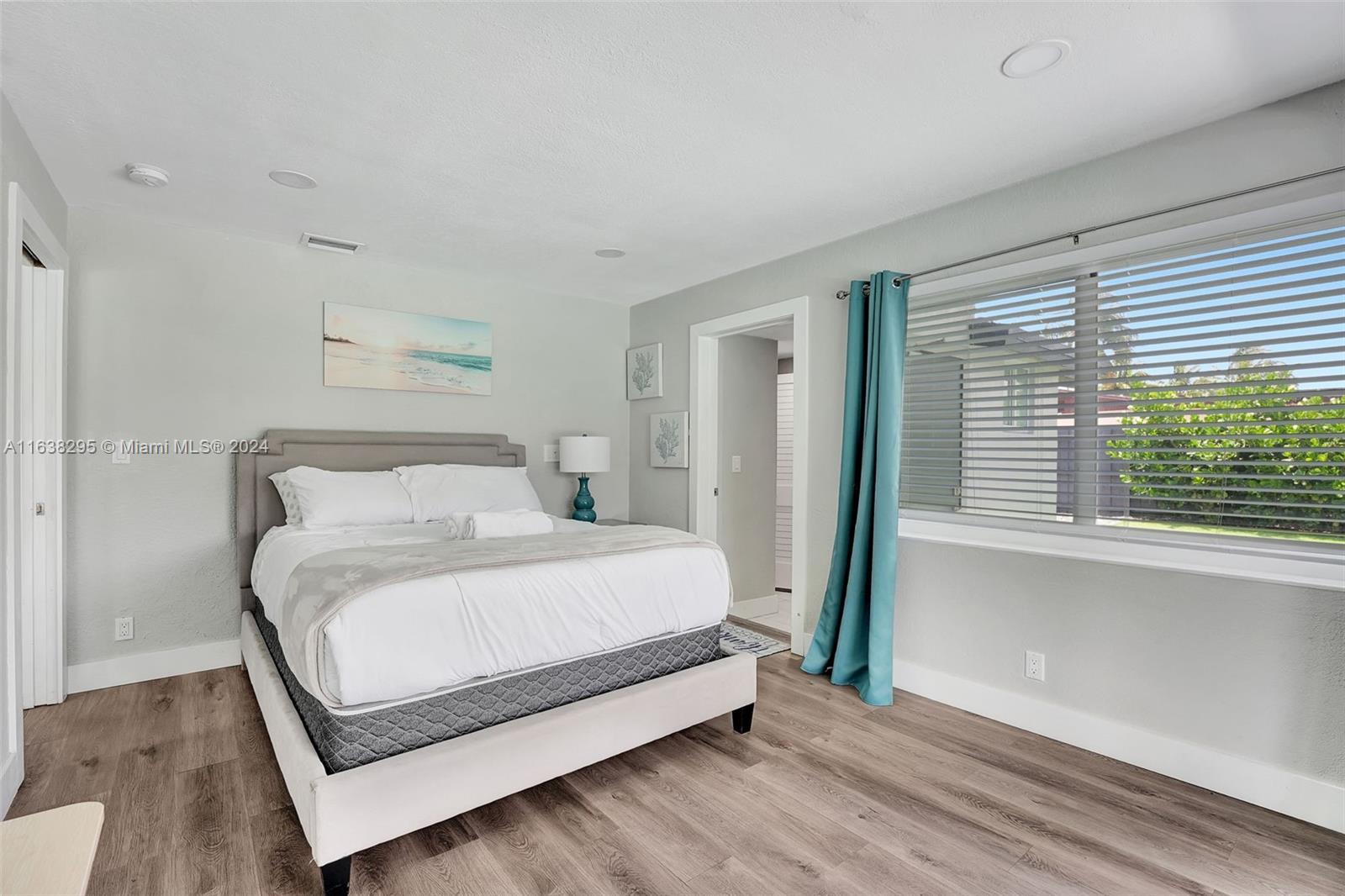 LAUDERDALE VILLAS - Residential